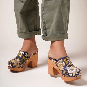 Charlotte Stone “Marlo” Clogs in Thistle - size 9